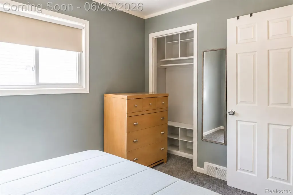 31539 Glen Street Westland City MI 48186