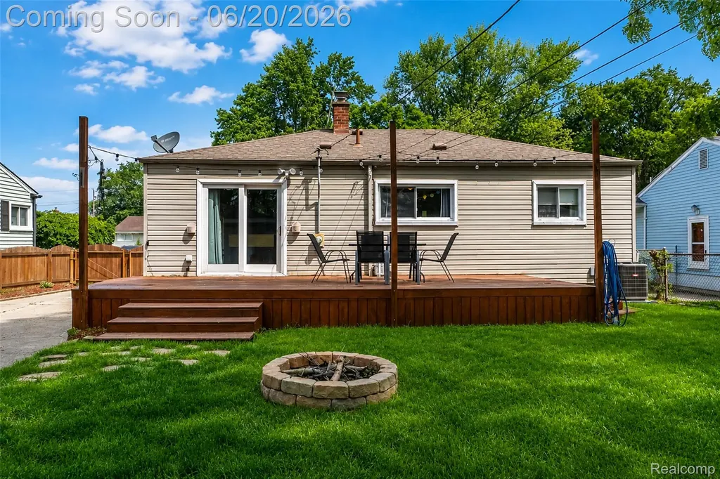 31539 Glen Street Westland City MI 48186