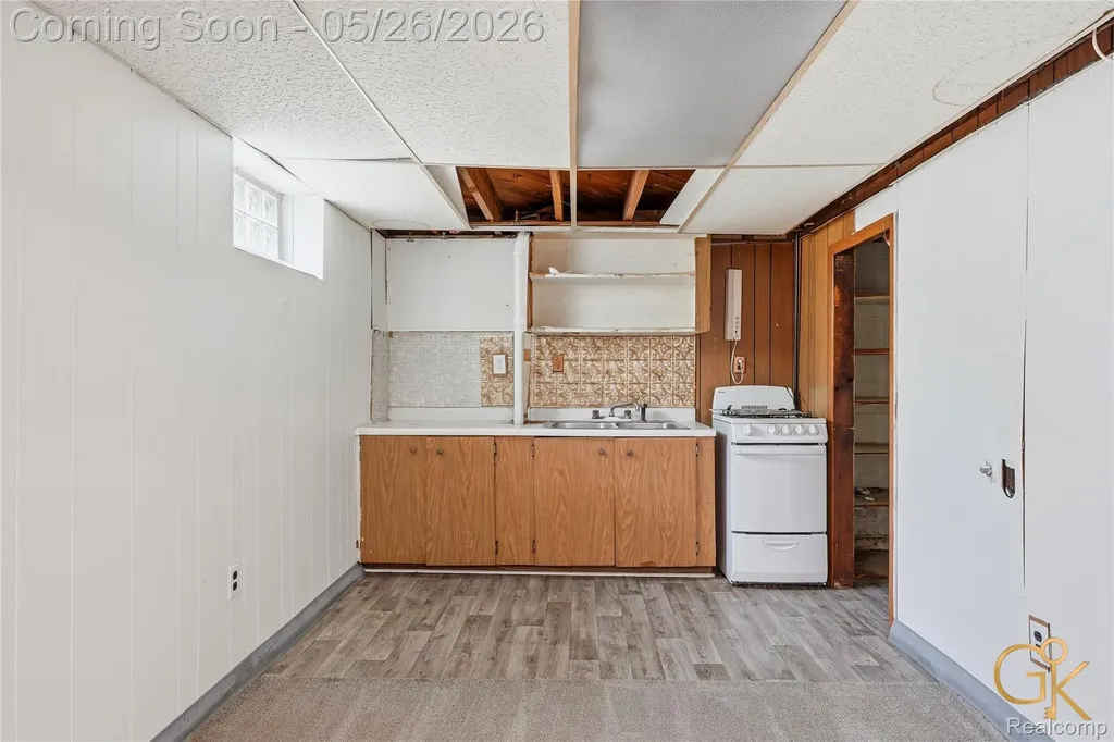 27564 W Chicago Street Livonia City MI 48150