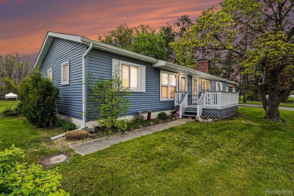 4987 E M 36 Hamburg Township MI 48169
