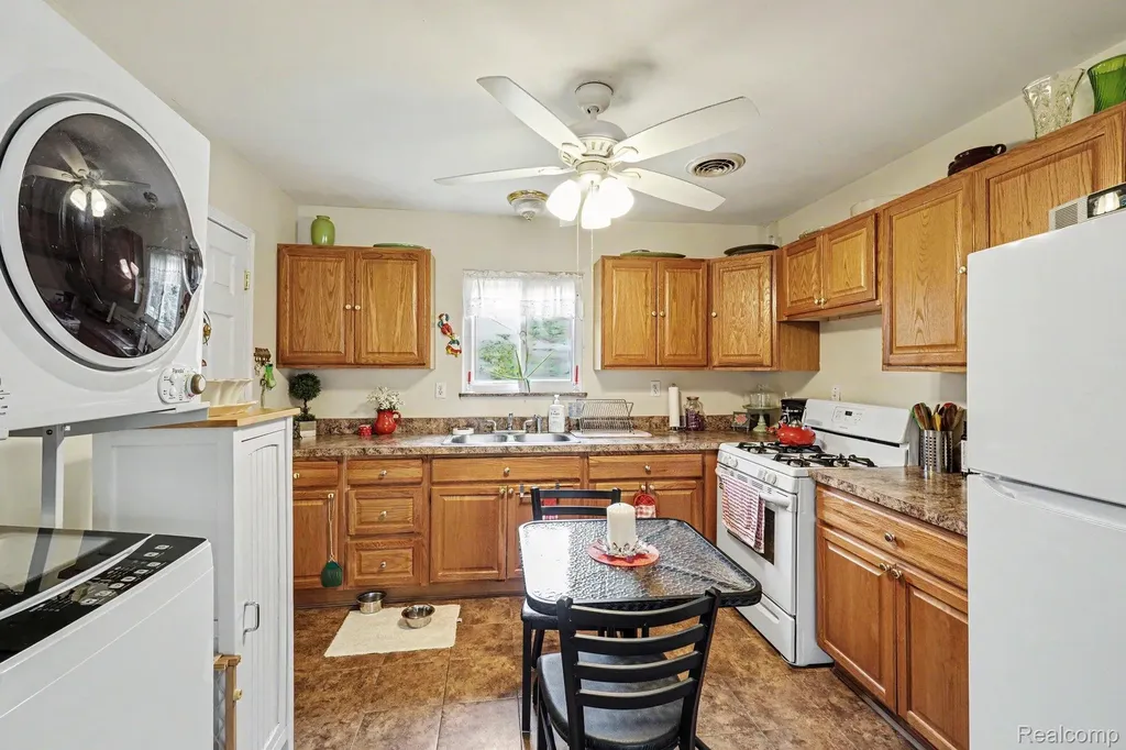 4987 E M 36 Hamburg Township MI 48169