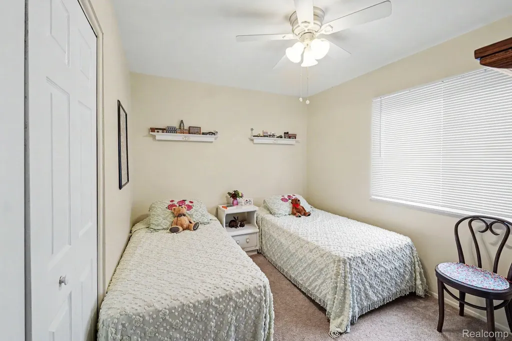 4987 E M 36 Hamburg Township MI 48169