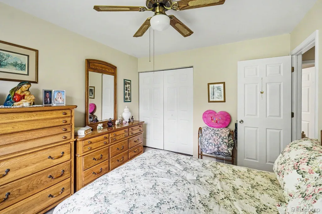 4987 E M 36 Hamburg Township MI 48169