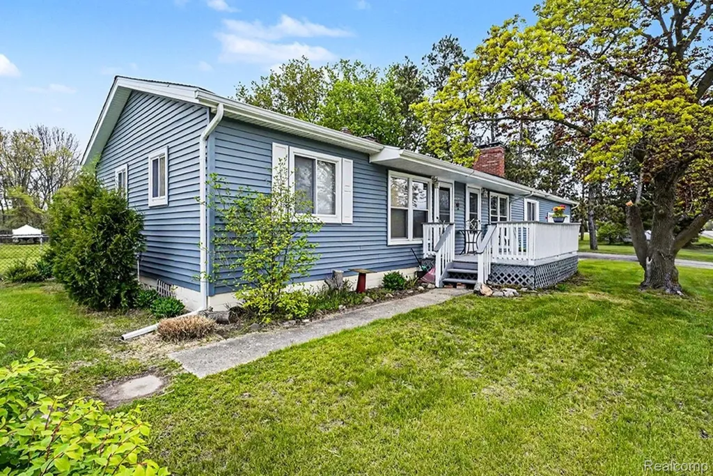 4987 E M 36 Hamburg Township MI 48169