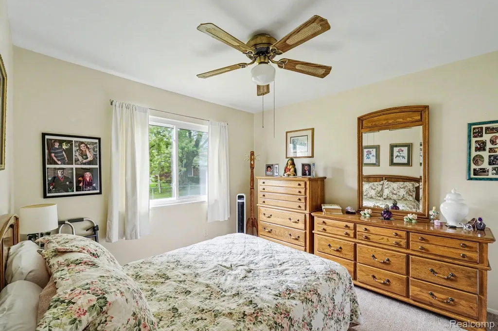 4987 E M 36 Hamburg Township MI 48169