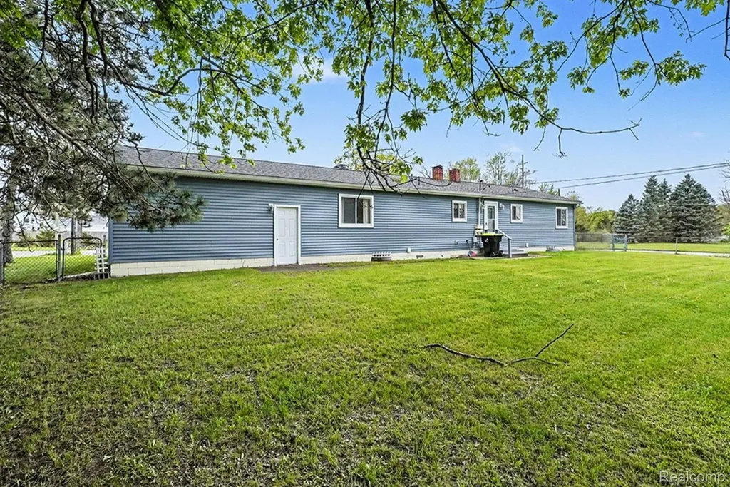 4987 E M 36 Hamburg Township MI 48169