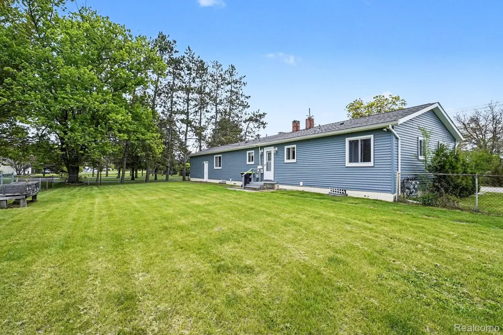 4987 E M 36 Hamburg Township MI 48169