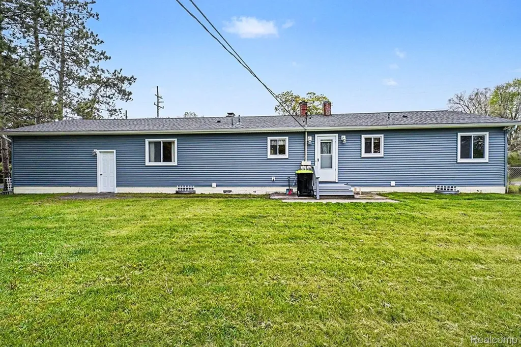 4987 E M 36 Hamburg Township MI 48169