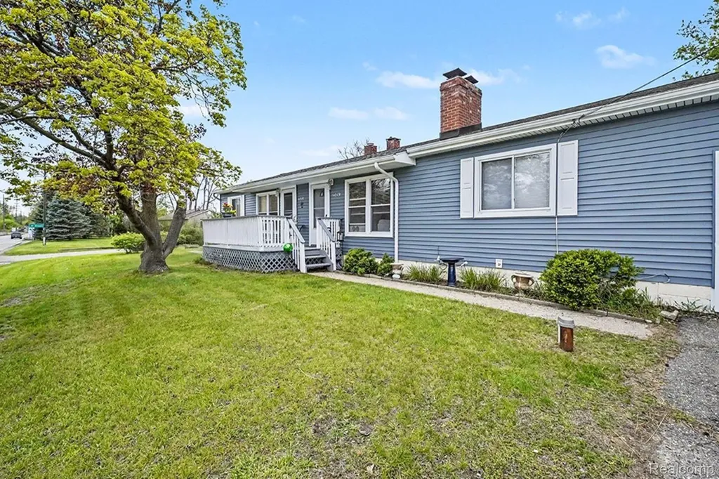 4987 E M 36 Hamburg Township MI 48169