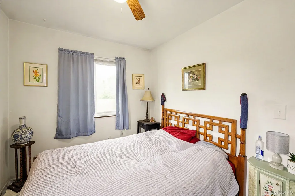 4987 E M 36 Hamburg Township MI 48169