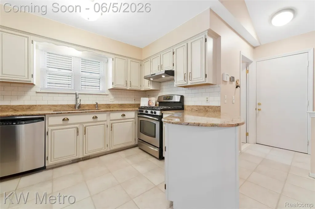 14584 Sundew Lane Sterling Heights City MI 48312