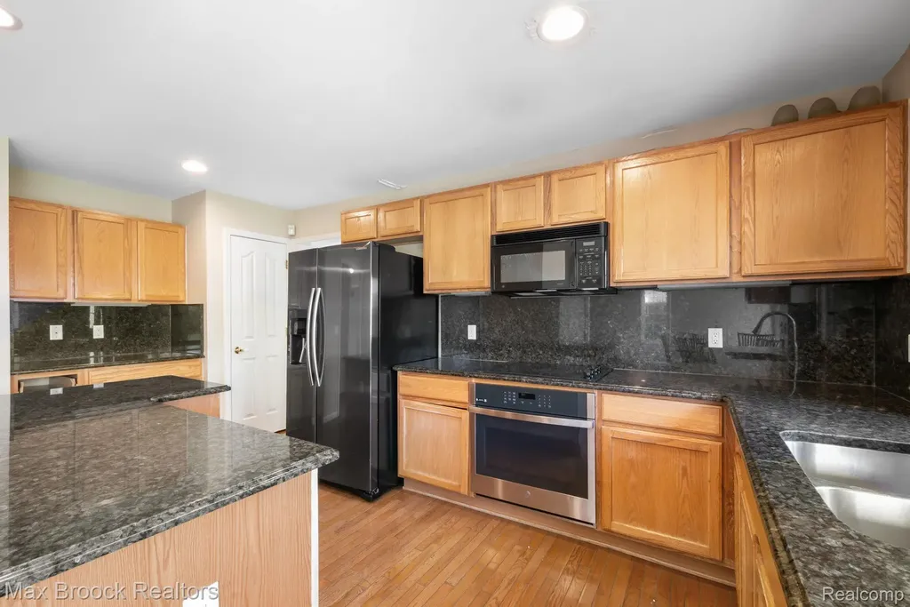 7657 Windgate Circle West Bloomfield Charter Township MI 48323