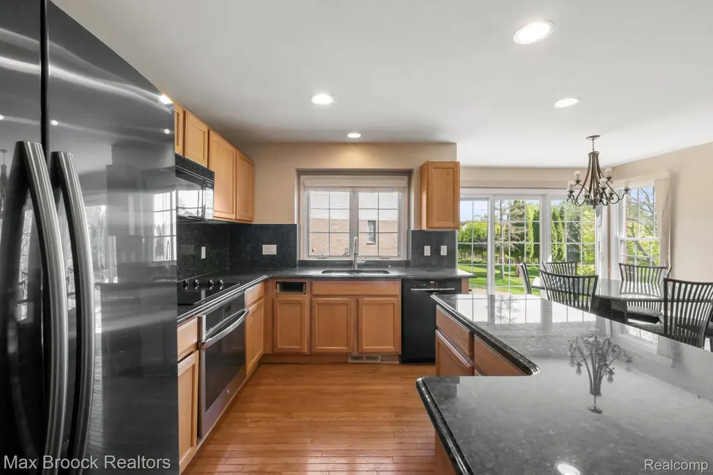 7657 Windgate Circle West Bloomfield Charter Township MI 48323