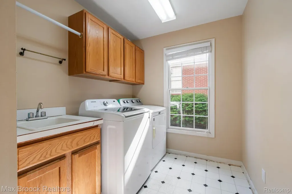 7657 Windgate Circle West Bloomfield Charter Township MI 48323