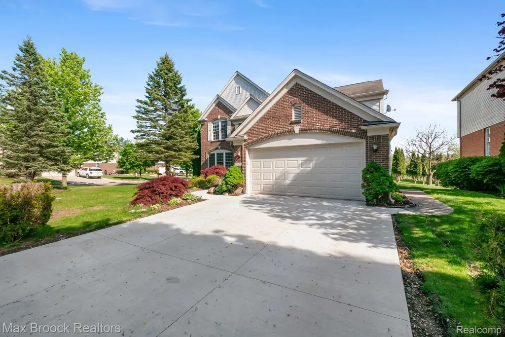 7657 Windgate Circle West Bloomfield Charter Township MI 48323