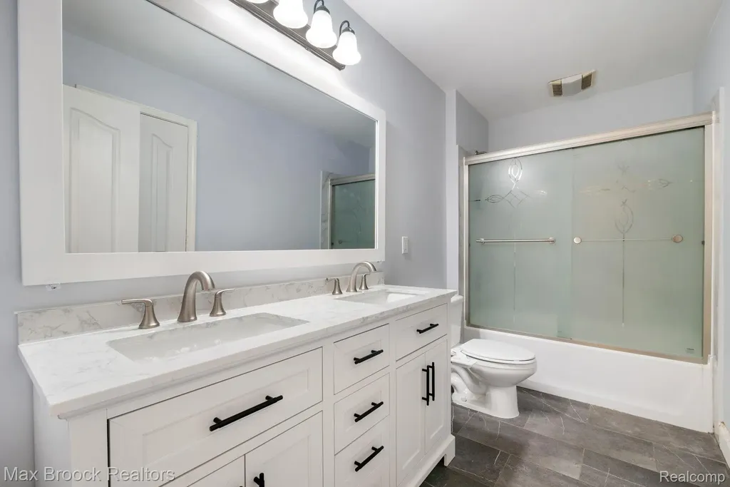 7657 Windgate Circle West Bloomfield Charter Township MI 48323