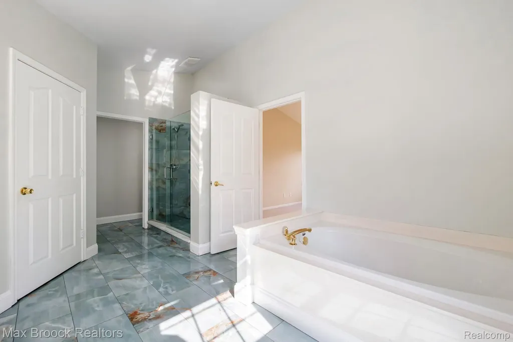 7657 Windgate Circle West Bloomfield Charter Township MI 48323