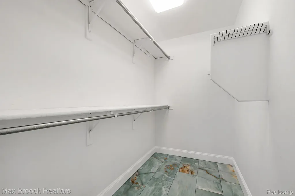 7657 Windgate Circle West Bloomfield Charter Township MI 48323