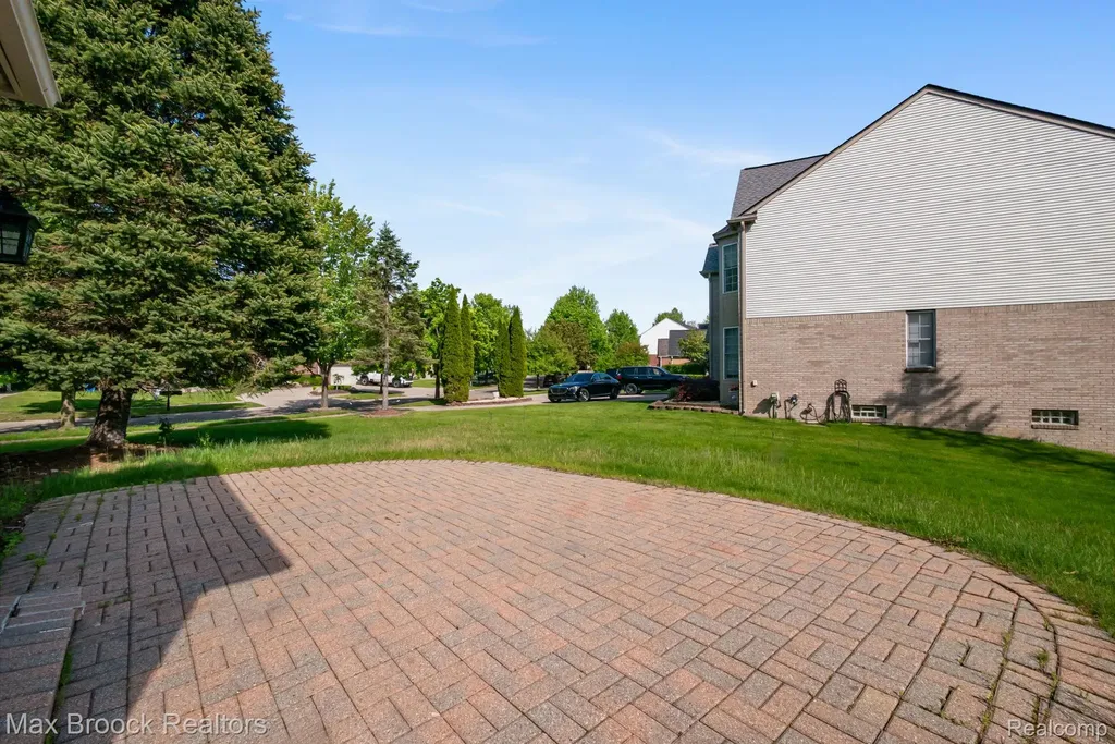 7657 Windgate Circle West Bloomfield Charter Township MI 48323