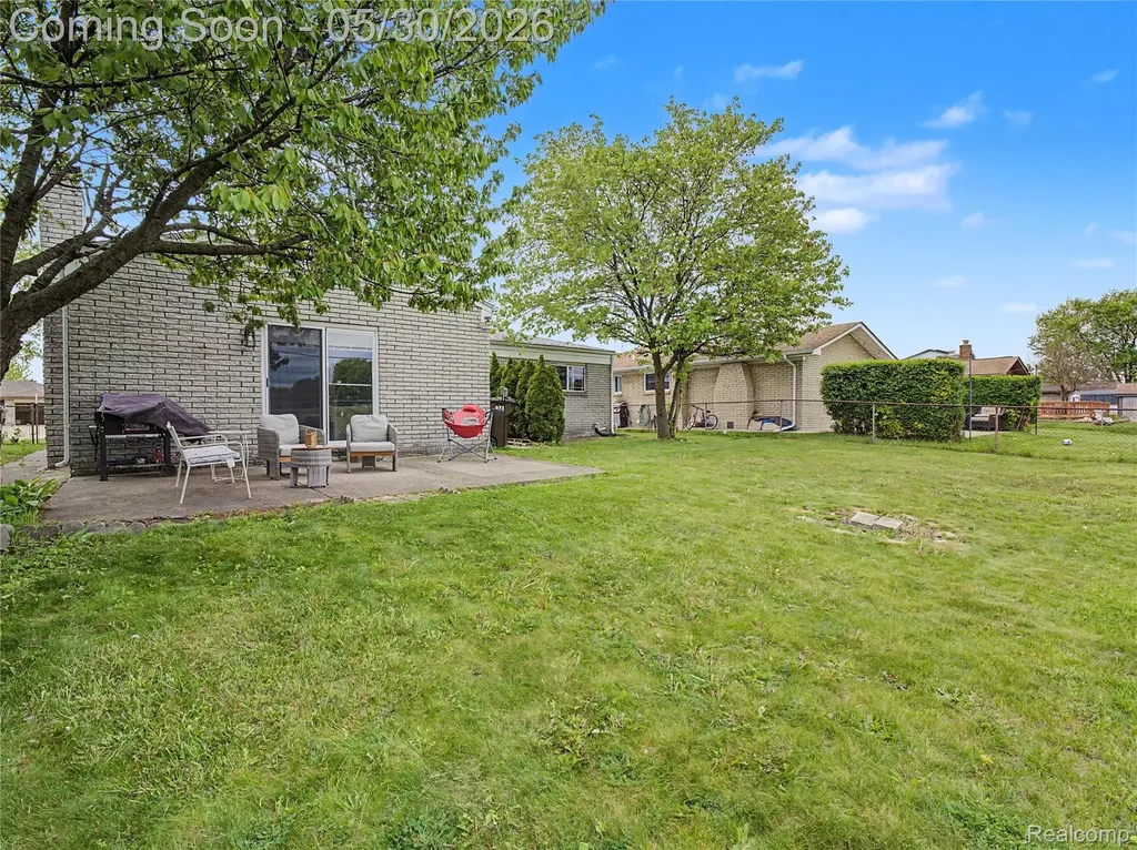2419 Fox Hill Drive Sterling Heights City MI 48310