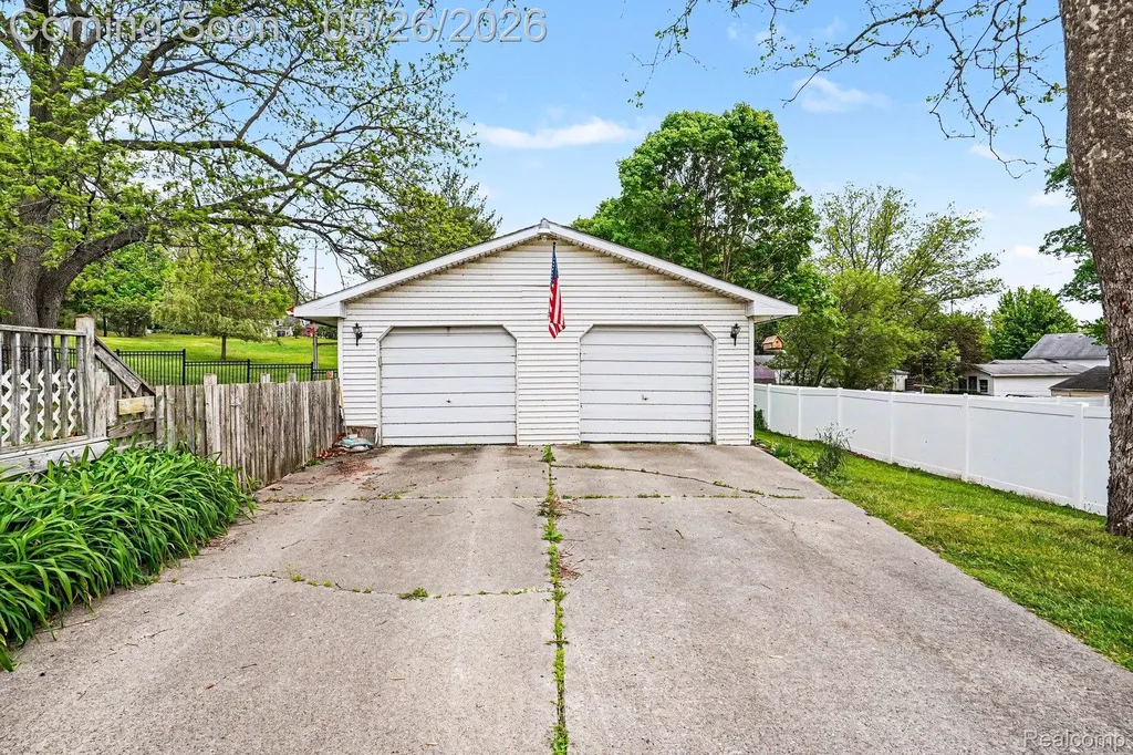 324 George Street Flushing City MI 48433