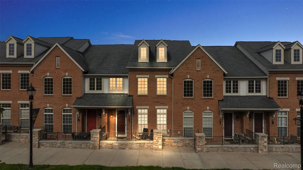 13 N N Squirrel Road Auburn Hills City MI 48326