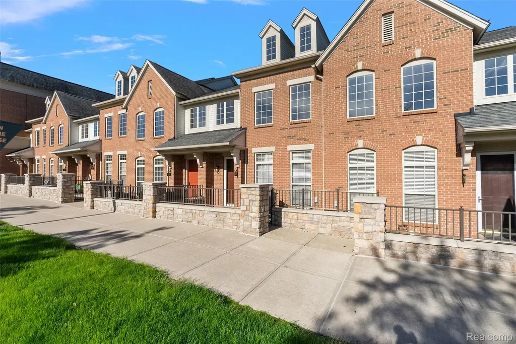13 N N Squirrel Road Auburn Hills City MI 48326