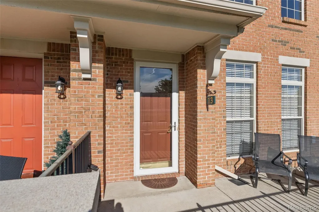 13 N N Squirrel Road Auburn Hills City MI 48326