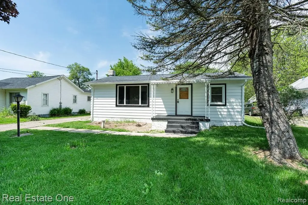 1056 Adams Road Burton City MI 48509