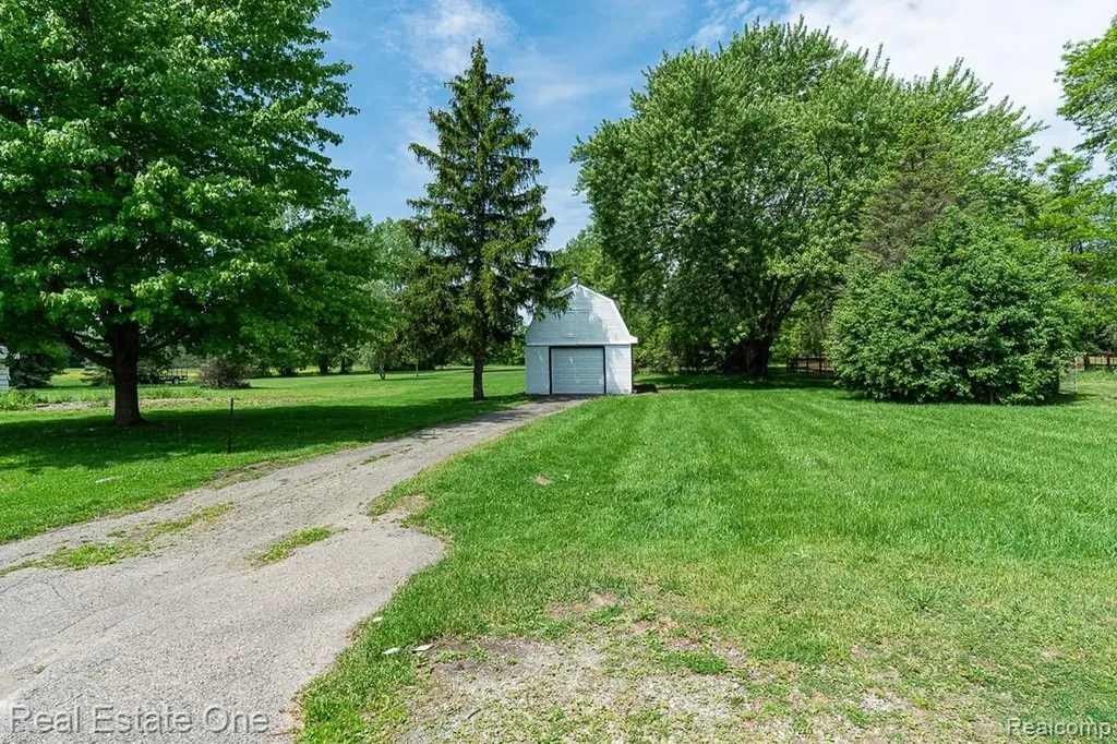1056 Adams Road Burton City MI 48509