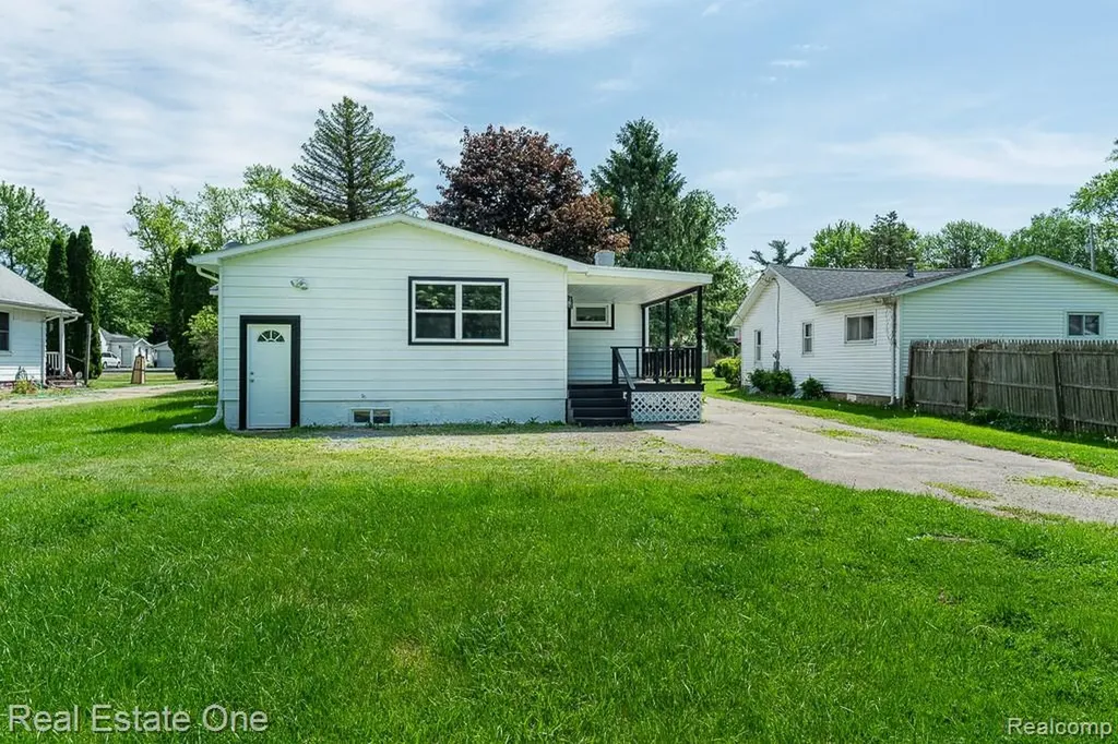 1056 Adams Road Burton City MI 48509