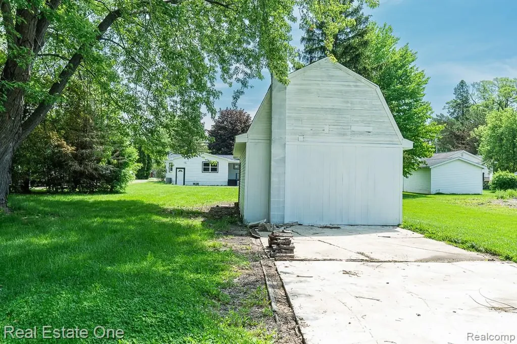 1056 Adams Road Burton City MI 48509