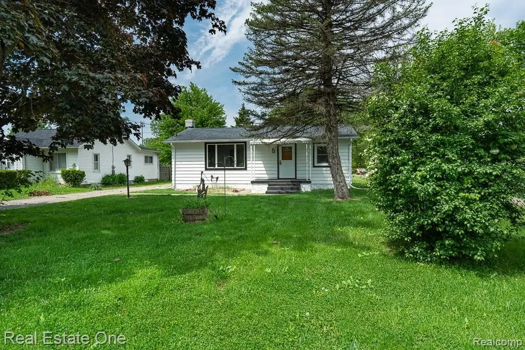 1056 Adams Road Burton City MI 48509