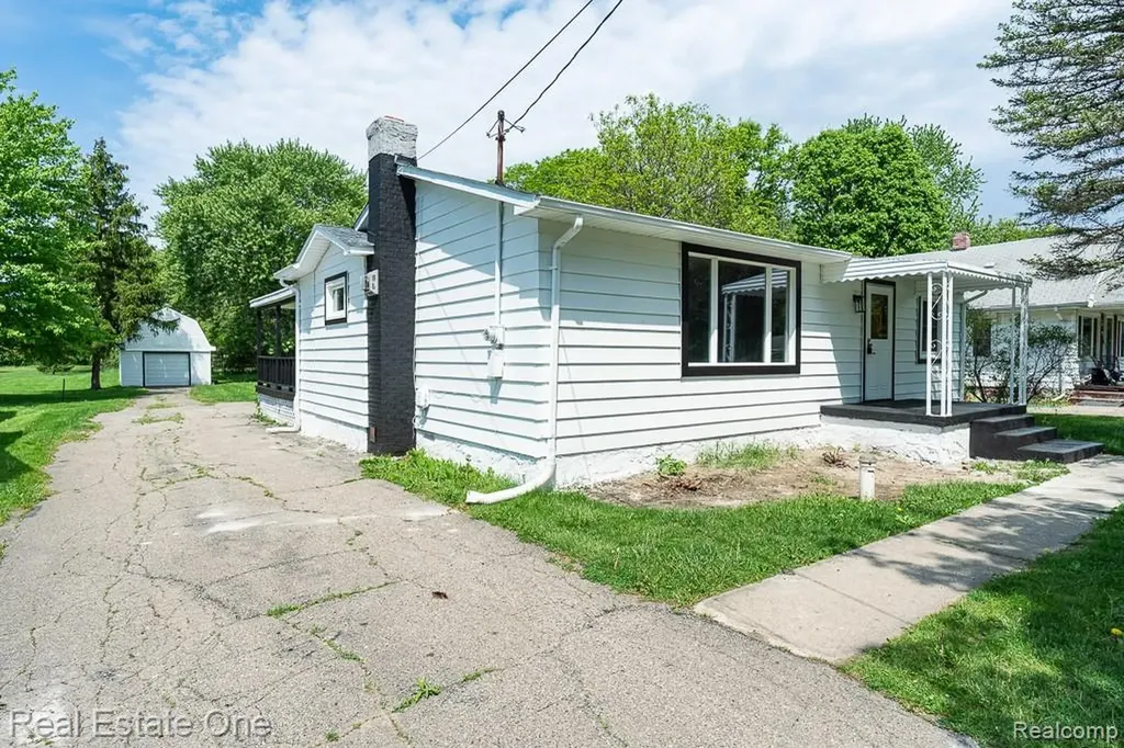 1056 Adams Road Burton City MI 48509