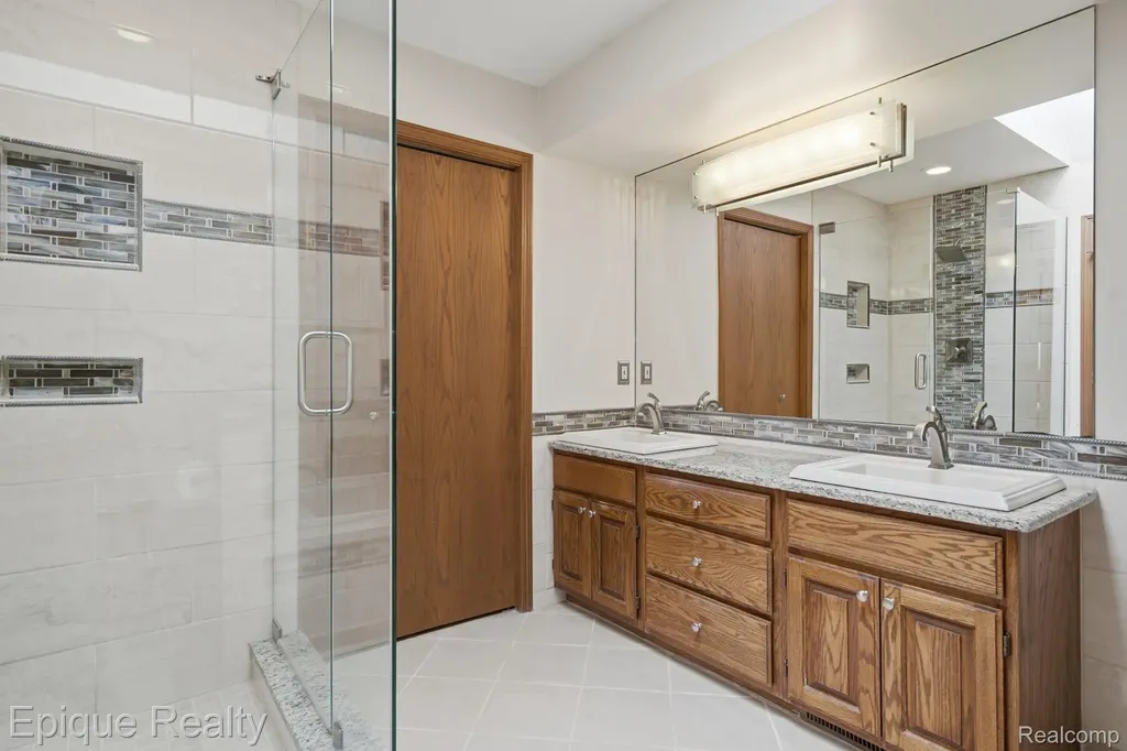 6607 Ridgeview Drive Independence Charter Township MI 48346