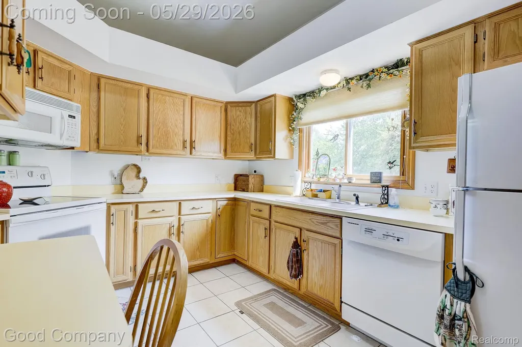4439 Larkspur Court Warren City MI 48092