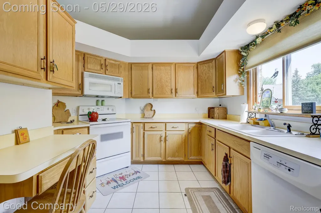4439 Larkspur Court Warren City MI 48092