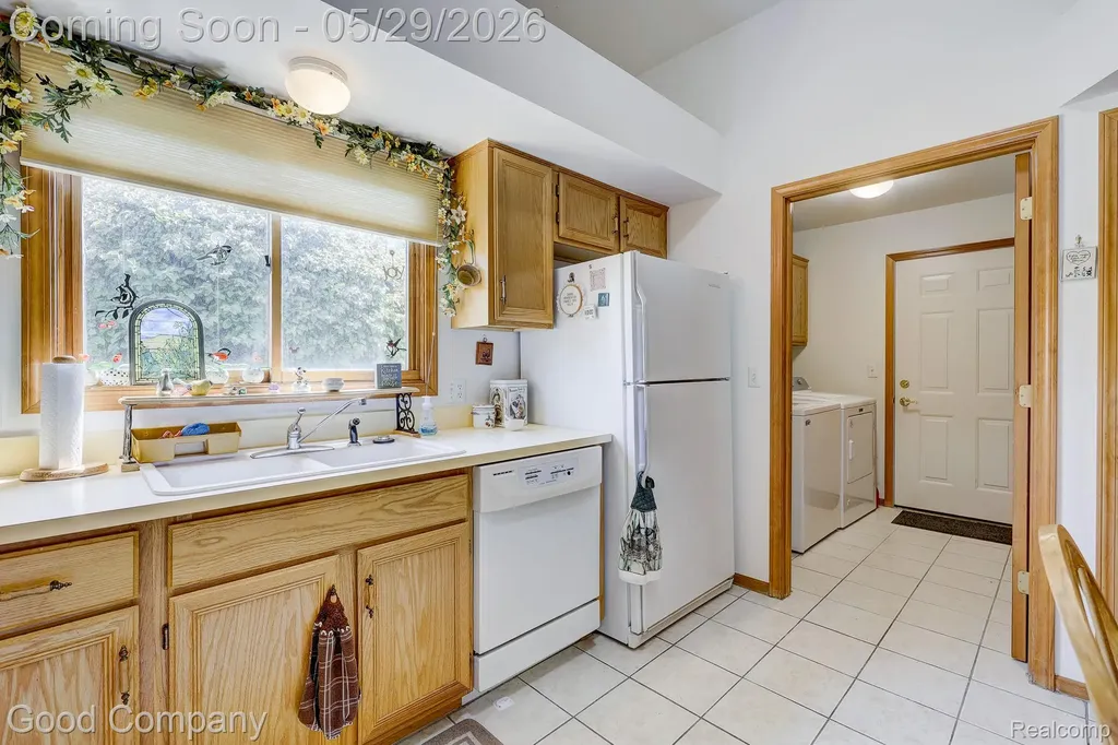 4439 Larkspur Court Warren City MI 48092