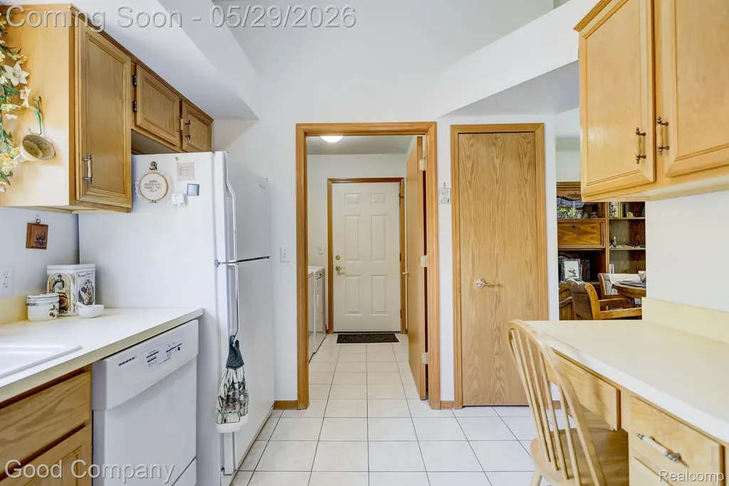 4439 Larkspur Court Warren City MI 48092
