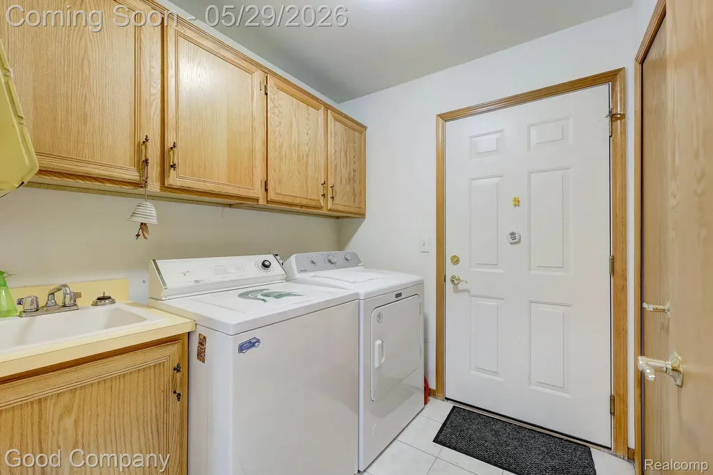 4439 Larkspur Court Warren City MI 48092