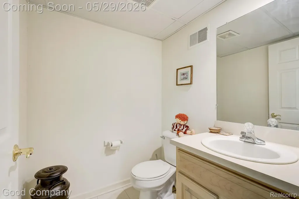 4439 Larkspur Court Warren City MI 48092