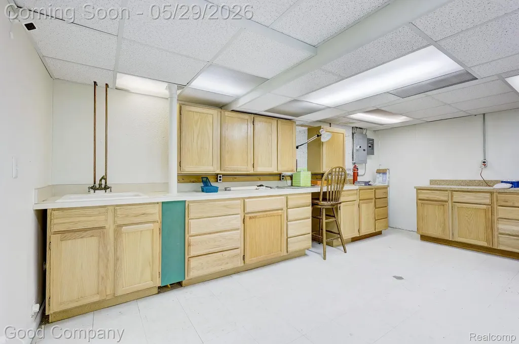 4439 Larkspur Court Warren City MI 48092