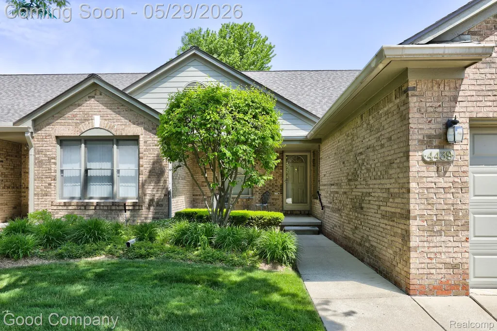 4439 Larkspur Court Warren City MI 48092