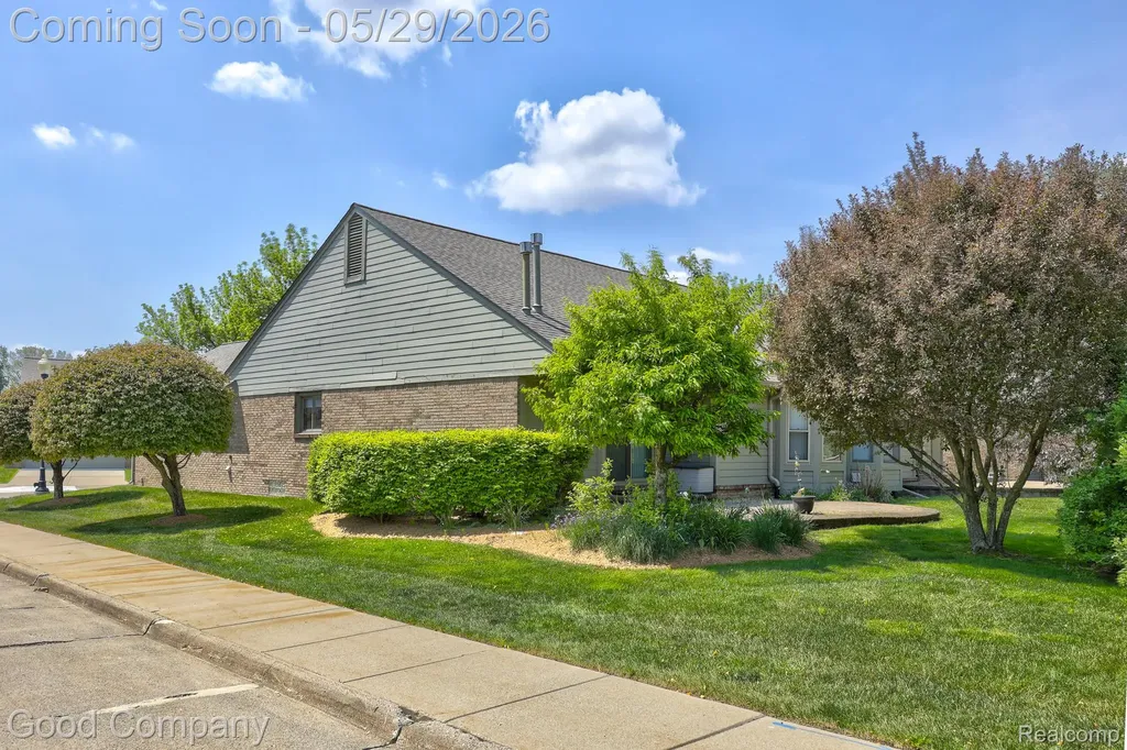 4439 Larkspur Court Warren City MI 48092