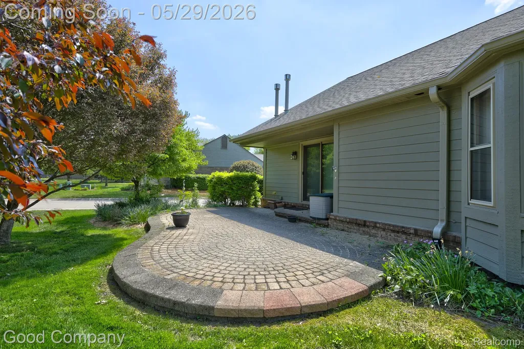 4439 Larkspur Court Warren City MI 48092