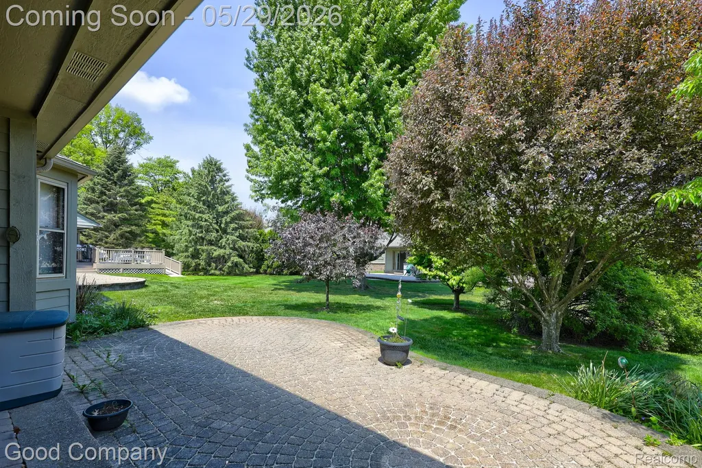 4439 Larkspur Court Warren City MI 48092