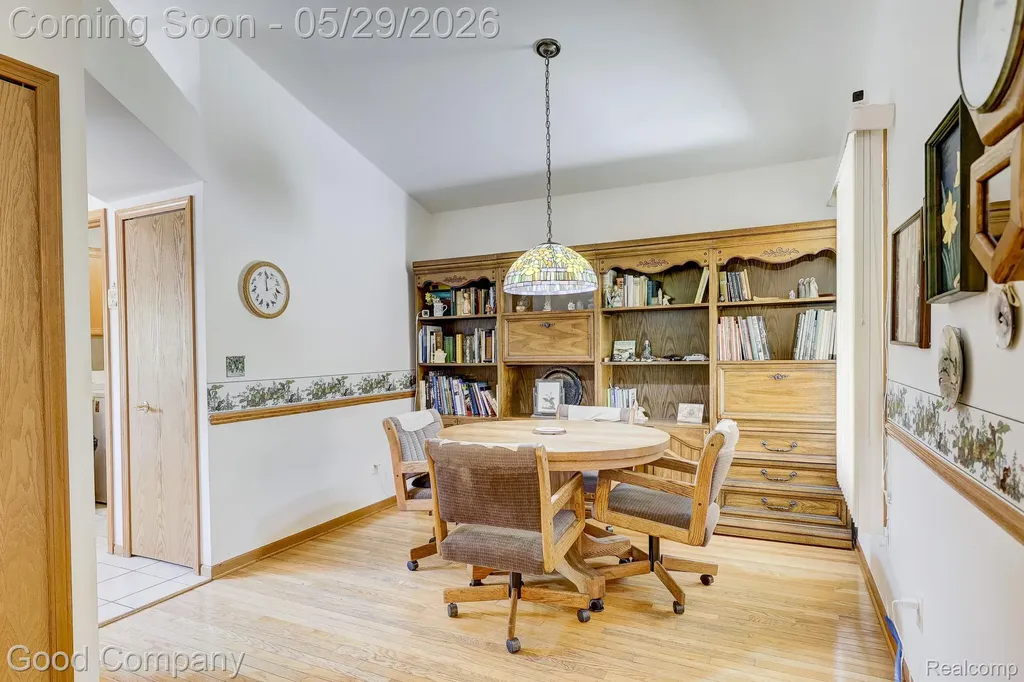 4439 Larkspur Court Warren City MI 48092
