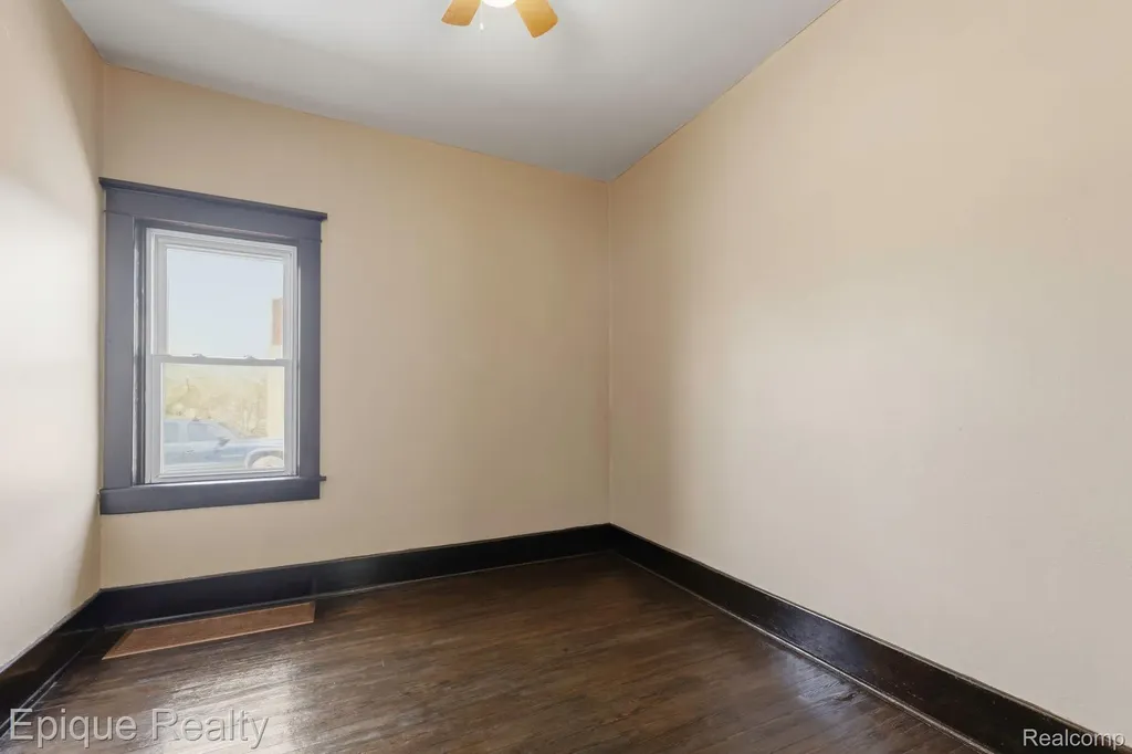 1418 8th Street Port Huron City MI 48060