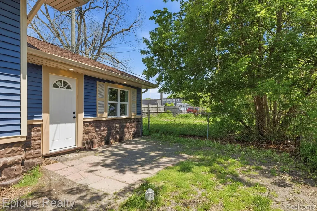1418 8th Street Port Huron City MI 48060
