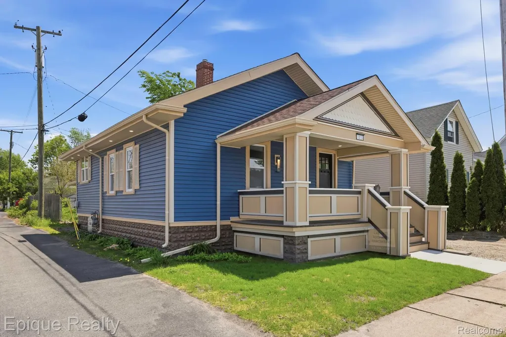1418 8th Street Port Huron City MI 48060